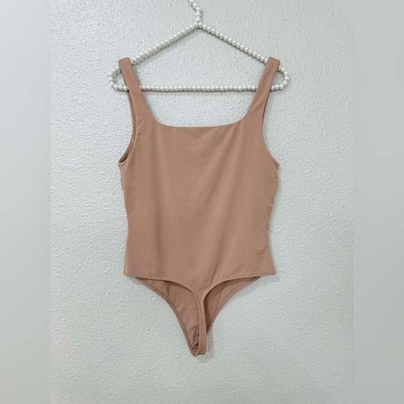 Aritzia Babaton Contour Deep Taupe Sleeveless Square Neck Bodysuit Sz L - Picture 4 of 6